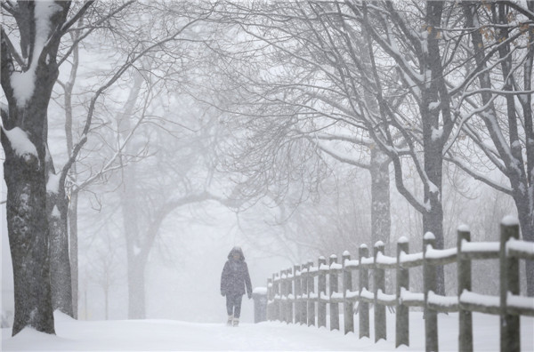 Snow blankets Chicago after spring storm