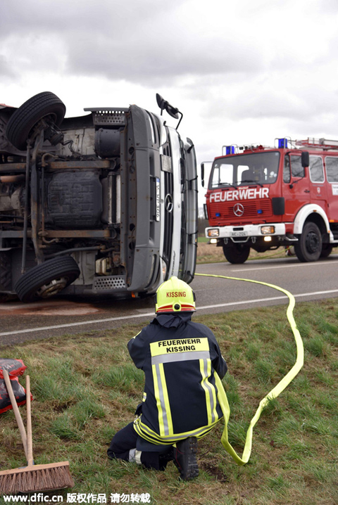 Storm 'Niklas' kills 3 in Germany, railway station ravaged