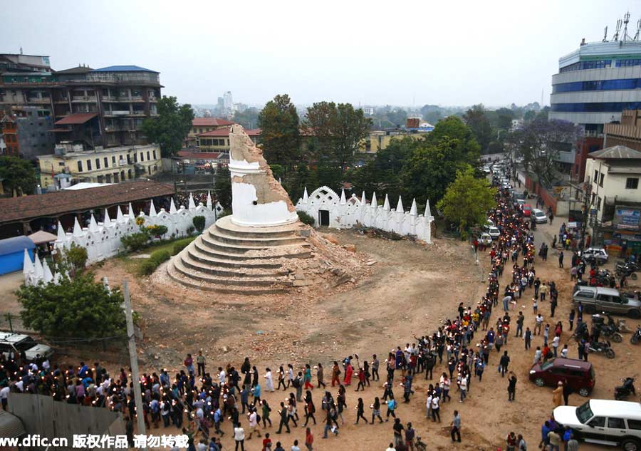 Candlelight vigil held for victims in Nepal earthquake