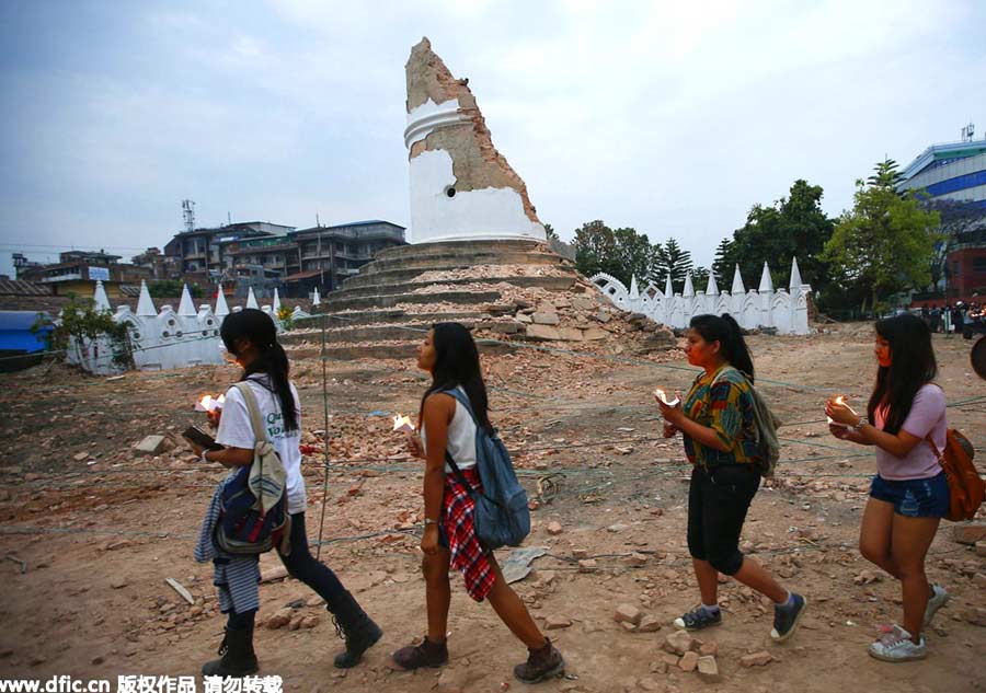 Candlelight vigil held for victims in Nepal earthquake