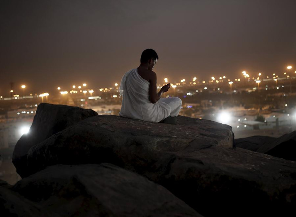 Flags, phones and human chains: Islam's pilgrims seek the way on haj