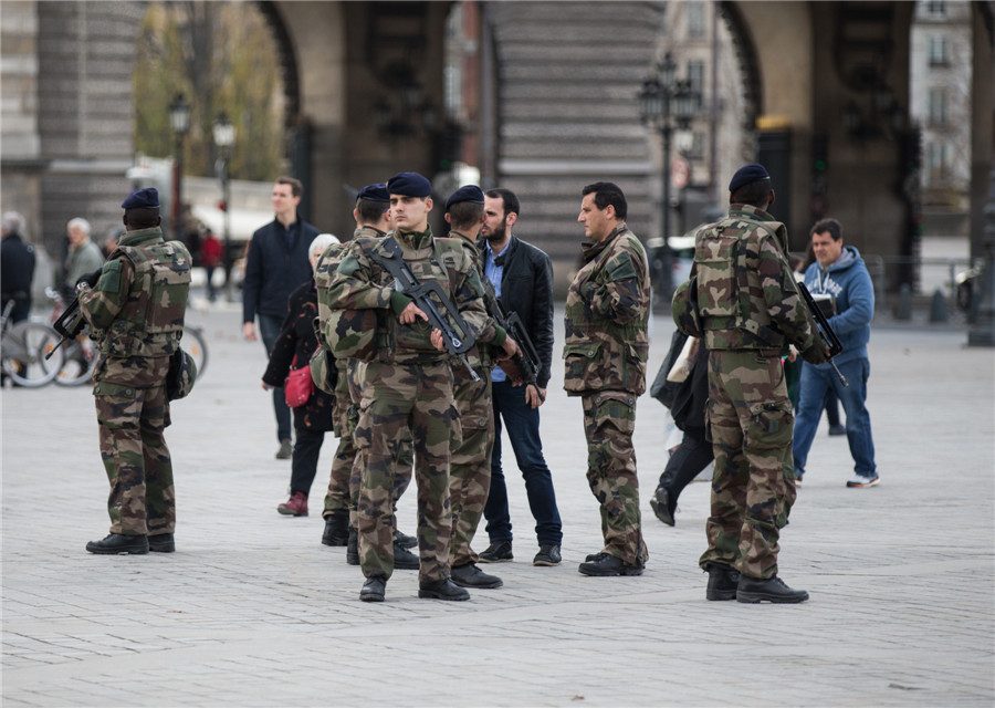 Landmarks of Paris reopen for tourists after terrorist attacks