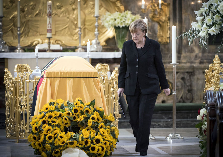 Germany bids farewell to ex-chancellor Helmut Schmidt