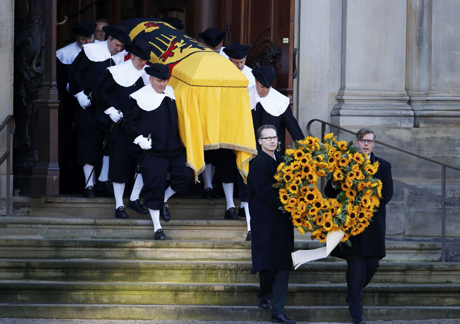 Germany bids farewell to ex-chancellor Helmut Schmidt