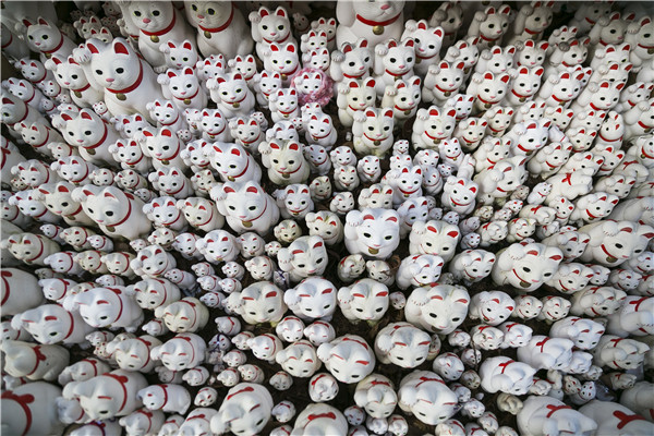 Thousands of beckoning cat on display in Japan's Goutoku Temple