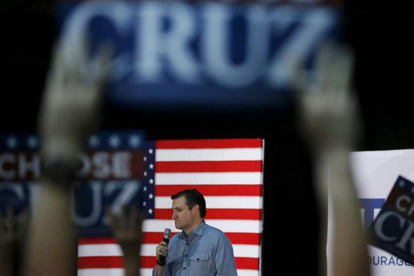 Cruz besting Trump in Iowa presidential race, Clinton holds slim lead