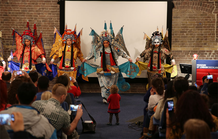 Sichuan opera charms British children