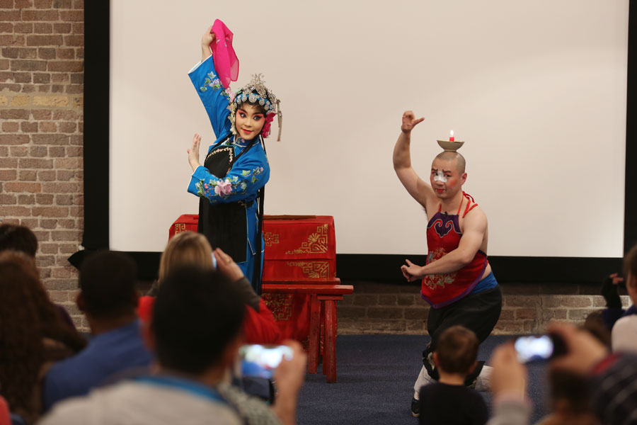 Sichuan opera charms British children