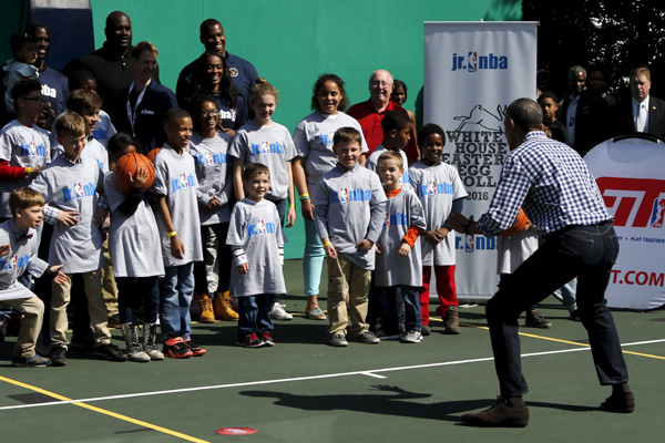 Beyonce, Easter Bunny highlight Obama's final egg roll