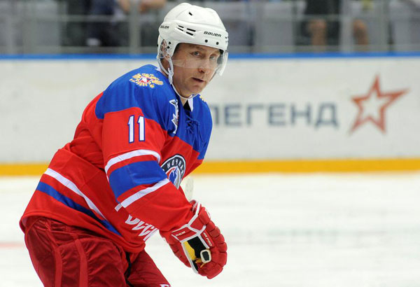 Putin plays ice hockey in Sochi