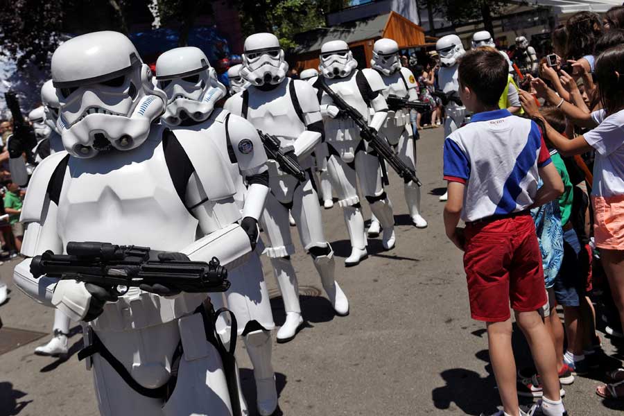 'Star Wars stormtroopers' celebrate culture festival in Spain