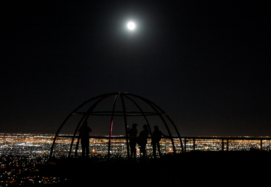 Super moon lights up skies around world