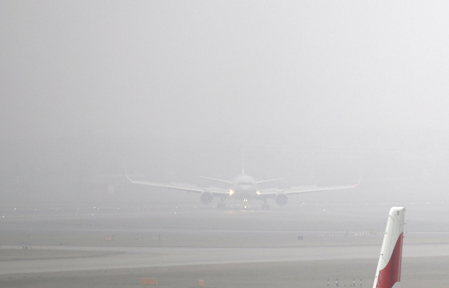 Fog descends across London, forces flights cancellations