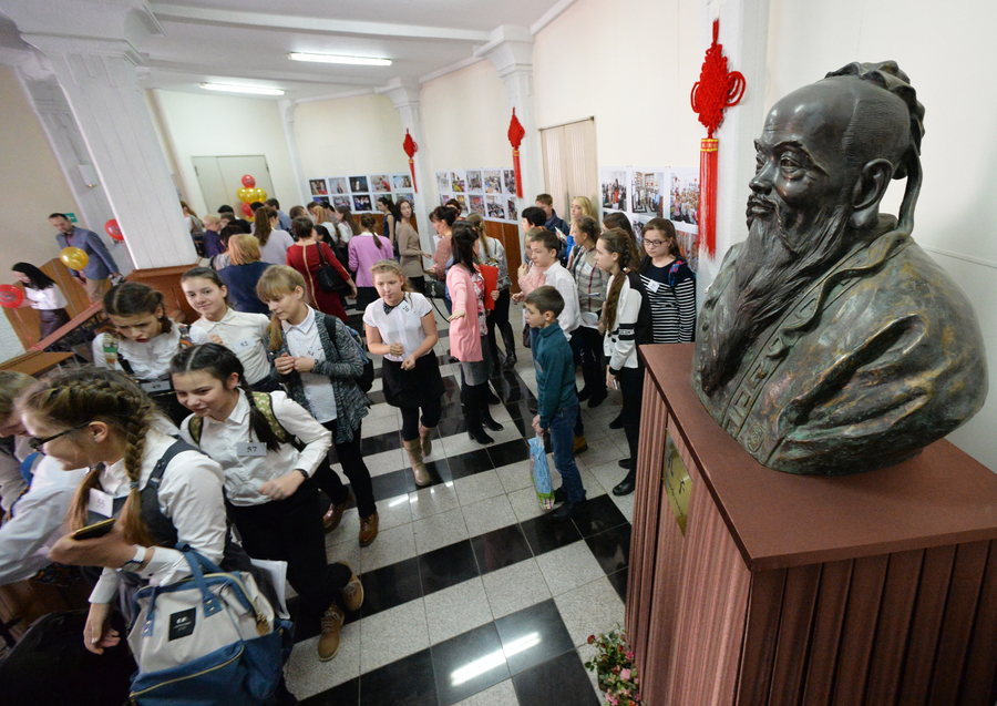 Russian students compete in Chinese characters challenge