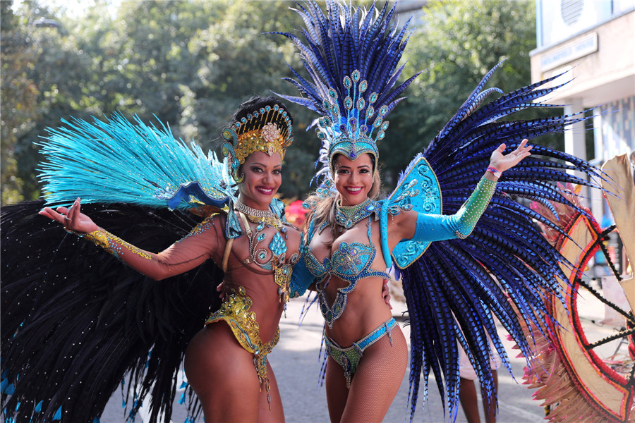 Thousands revelers enjoy colorful Notting Hill Carnival